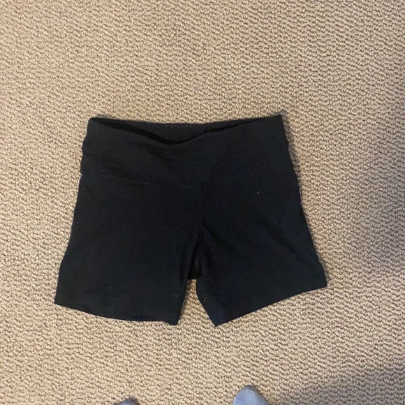 Lululemon mid length shorts - Picture 2 of 3